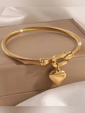 Stainless Steel 18k Gold Tone Heart Pendant Bracelet